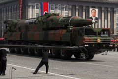 Hrozivě vypadající severokorejské rakety jsou atrapy