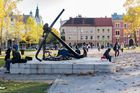 Jsme v Lublani, v hlavním městě Slovinska, které má něco přes 300 tisíc obyvatel. Minule jsme se věnovali tamnímu systému cyklostezek a nemohli jsme si tak nevšimnout, že i veřejné prostory jsou zde v perfektním stavu. A na ty se v této reportáži zaměříme.