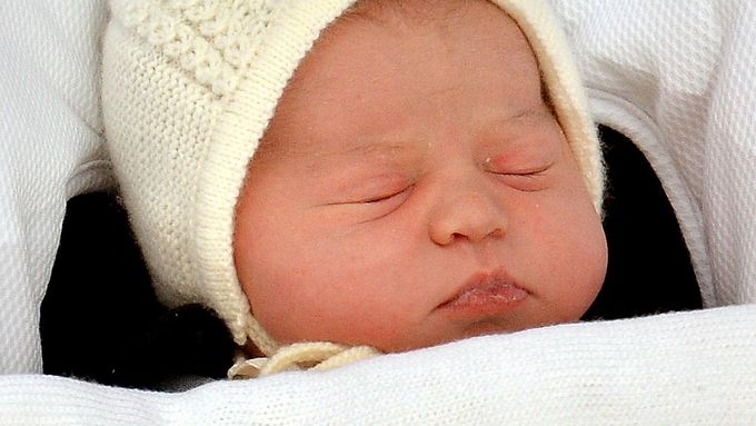 Dcera prince Williama a Catherine po porodu 2. května 2015