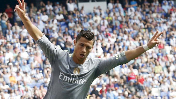 Cristiano Ronaldo slaví gól v síti Espaňolu.