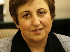 Širín Ebadíová se zasazuje především za svobodu slova a za práva pro íránské ženy.