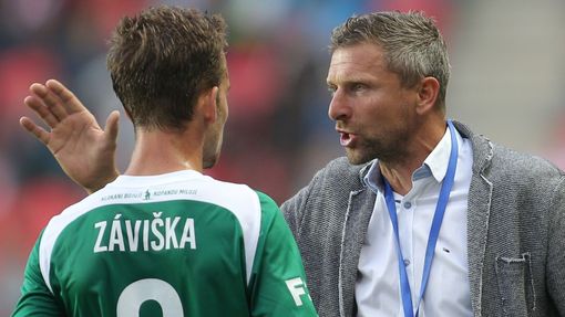 Jan Záviška a trenér Martin Hašek v ligovém zápase Slavia - Bohemians
