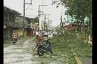 Vietnam zasáhl tajfun Nari, evakuováno 122 000 lidí