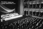 Ačkoli text Charty 77 nebyl v totalitní éře nikdy oficiálně publikován, ve sdělovacích prostředcích proti ní začalo tažení. Jejím vrcholem bylo shromáždění umělců a kulturních pracovníků v pražském Národním divadle 28. ledna 1977.
