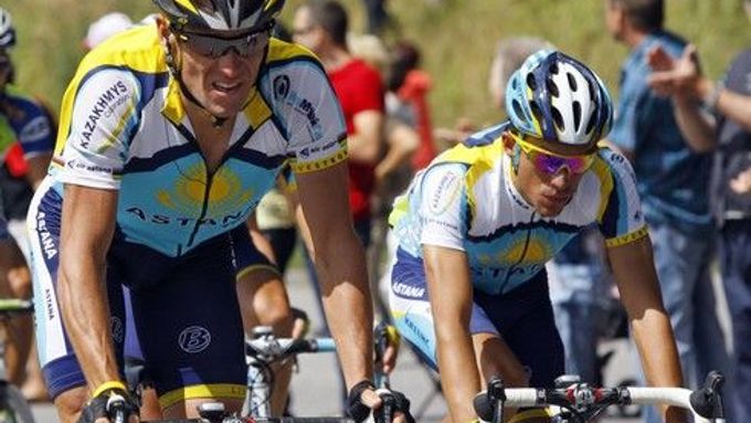 Lance Armstrong svému týmovému kolegovi Contadorovi nestačil