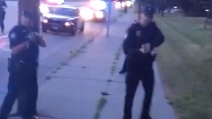 Ukázka z videa, které ukazuje následky střelby policistů.