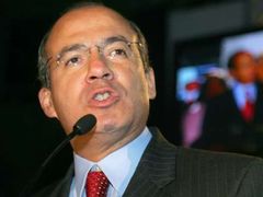 ...ale vítězíme, odmítá prezident Calderón kritiku