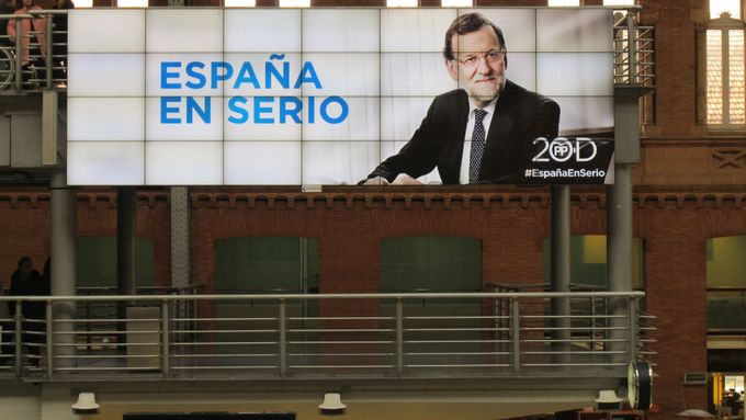 Předvolební billboard lidoveckého premiéra Mariana Rajoye.