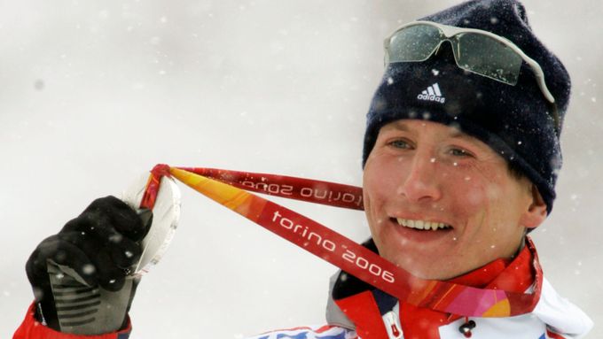 Lukáš Bauer se stříbrnou medailí z OH 2006 v Turíně.