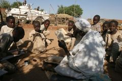 Súdánská armáda opět útočí na města v Dárfúru
