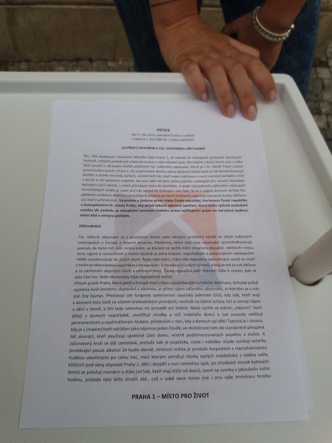 Petice proti sdílenému ubytování v centru Prahy