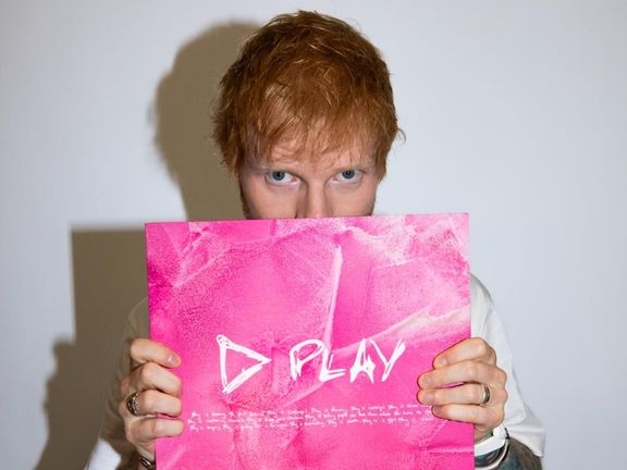 Ed Sheeran vydal své už osmé studiové album Play.
