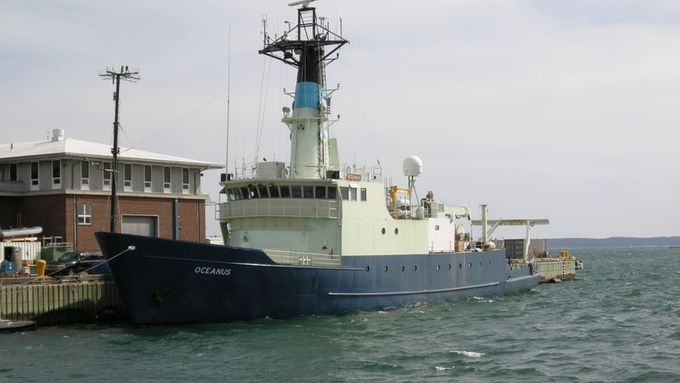 Výzkumná loď Oceanus. Na ní se český biolog plavil po Sargasovém moři.
