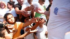 Potravinová pomoc české Charity dorazila k uprchlíkům na hranici Řecka a Makedonie
