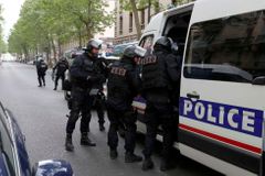 Francouzská policie zadržela dalšího středoškoláka, který měl plánovat teroristický útok
