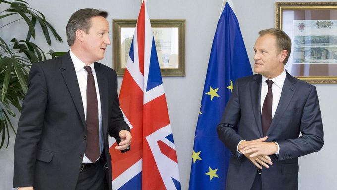Britský premiér David Cameron a předseda Evropské rady Donald Tusk.