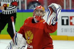 Ruští hokejisté měli havárii, brankář se zranil. Díky za zapnuté pásy, řekl prezident