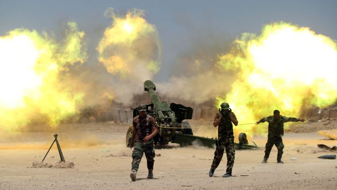 Ilustrační foto. Snímek z květnových bojů u irácké Fallúdži.