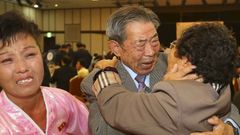 Jihokorejec Min Ho-shik (84) při setkání se svou mladší sestrou