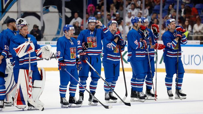 Čeští hokejisté poté, co v generálce na domácí MS podlehli v rámci Českých her Švýcarsku.