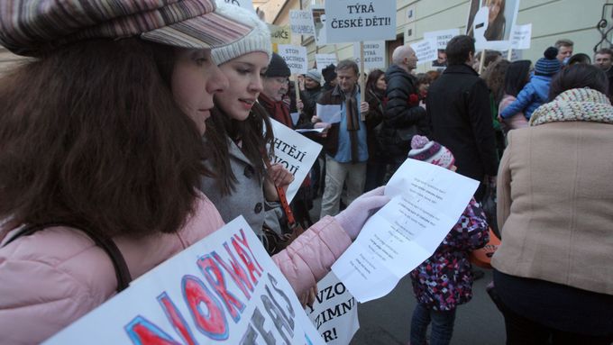 Foto: Norsko krade české děti! volali lidé před ambasádou