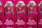 Americkému výrobci hraček Mattel se nedaří dostat do zisku, prodej panenek Barbie klesá