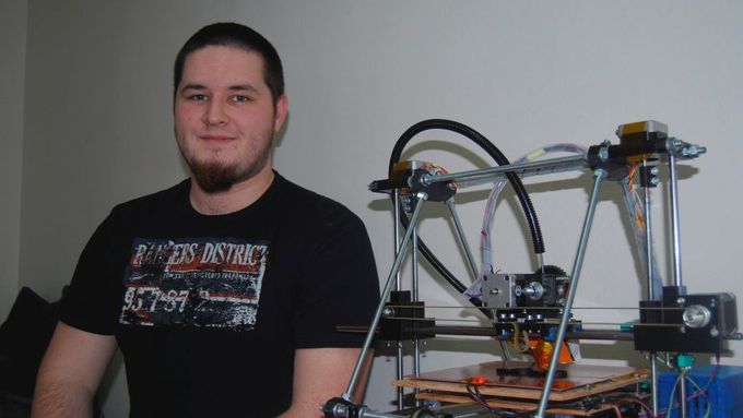 Dvacetiletý Čech vymýšlí 3D tiskárnu, která vytiskne sama sebe