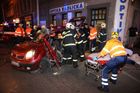 Opilý řidič v Praze najel do zdi, jeden mrtvý