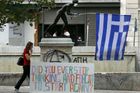 Vyšší daně připraví Řeky o jeden měsíční plat