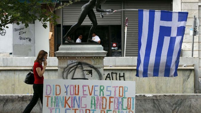 Řecko zažívá bouřlivé dny, veřejnost se brání vládním úsporám.