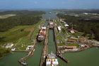 Panamskému průplavu je 100 let. Mění se, aby přežil