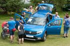 Foto: Téměř dva tisíce aut značky Dacia na jednom místě. Byli jsme na největším srazu v Česku