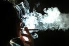 E-cigarety způsobují rakovinu, škodí víc než normální
