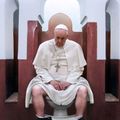 Na WC papež