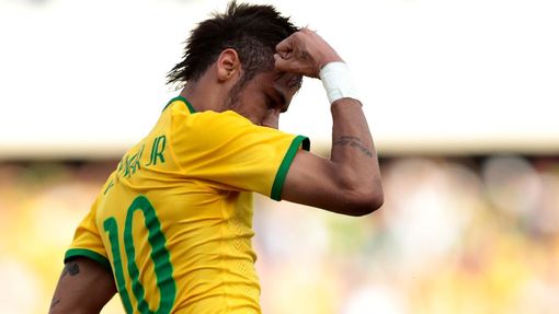 Neymar slaví branku v přípravném utkání před MS