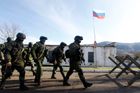 Krym pod kontrolou. Základny střeží Rusové i Ukrajinci