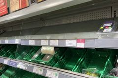 Británie řeší zeleninovou krizi. Supermarkety prodávají rajčata i okurky na příděl