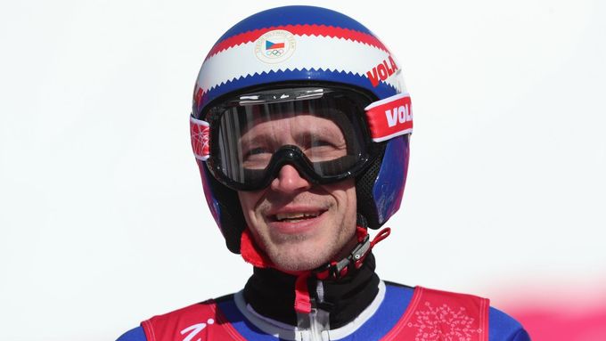 Přinese stylová helma průlom do zrovna ne moc vydařené sezony českého skoku na lyžích?