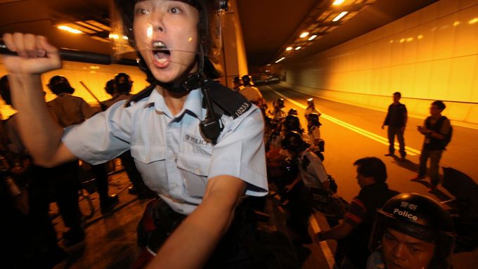 Střety demonstrantů s policií v Hongkongu.
