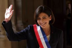 Pařížskou radnici povede poprvé žena, socialistka Hidalgová