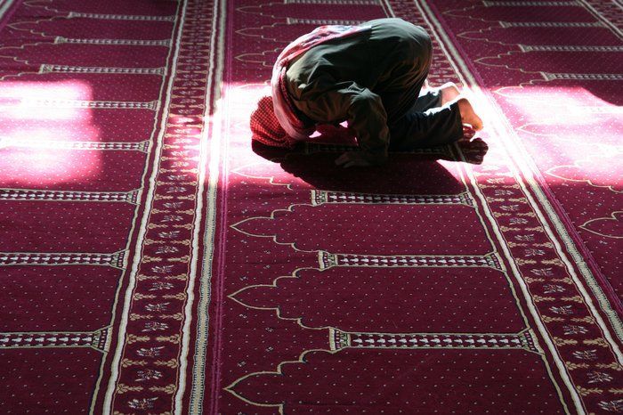 Muslim během modlitby