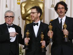 Martin Scorsese tím že uděloval cenu za režii doslova předal zlatou štafetu mladším kolegům, bratrům Coenům .