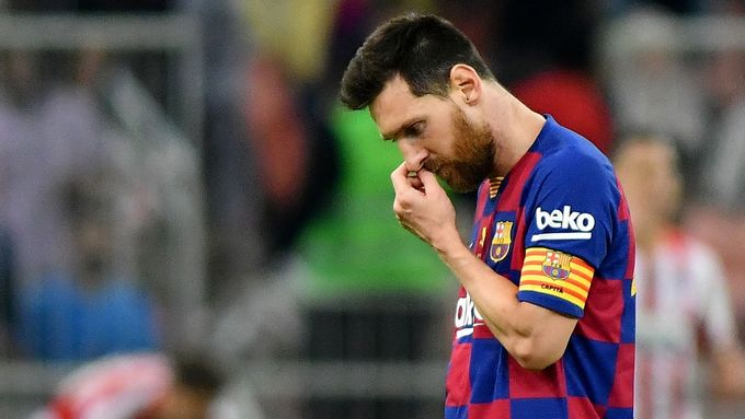 Kapitán Barcelony Lionel Messi zpytuje svědomí, svůj tým nedokázal přes Atlético Madrid provést do finále španělského Superpoháru