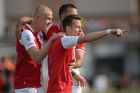 Slavia drží naději na obhajobu. V malém pražském derby porazila Duklu o dva góly