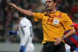 Maďarský rozhodčí Viktor Kassai rozdal celkem osm žlutých karet, z toho pět vyfasovali hráči Neapole.