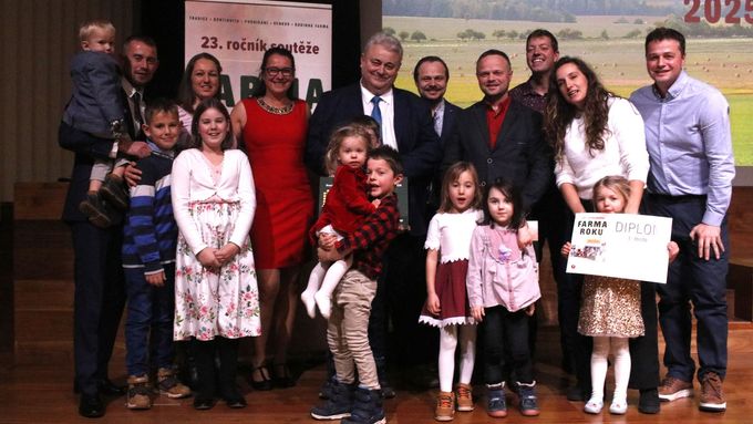 Aktuálně.cz mluvilo s Liborem Janečkou a jeho rodinou chvíli poté, co si v tomto týdnu odnesli titul FARMA ROKU 2025.