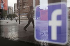 Facebook má některým médiím ve Francii nově platit za obsah. Podepsal s nimi dohodu
