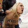 Protest feministek na Ekonomickém světovém fóru v Davosu