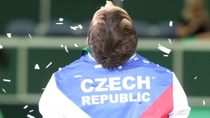Radek Štěpánek se raduje z vítězství v Davis Cupu.