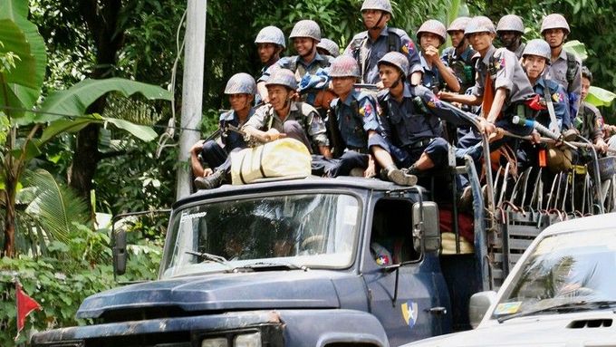 Barmští vojáci mají pohotovost